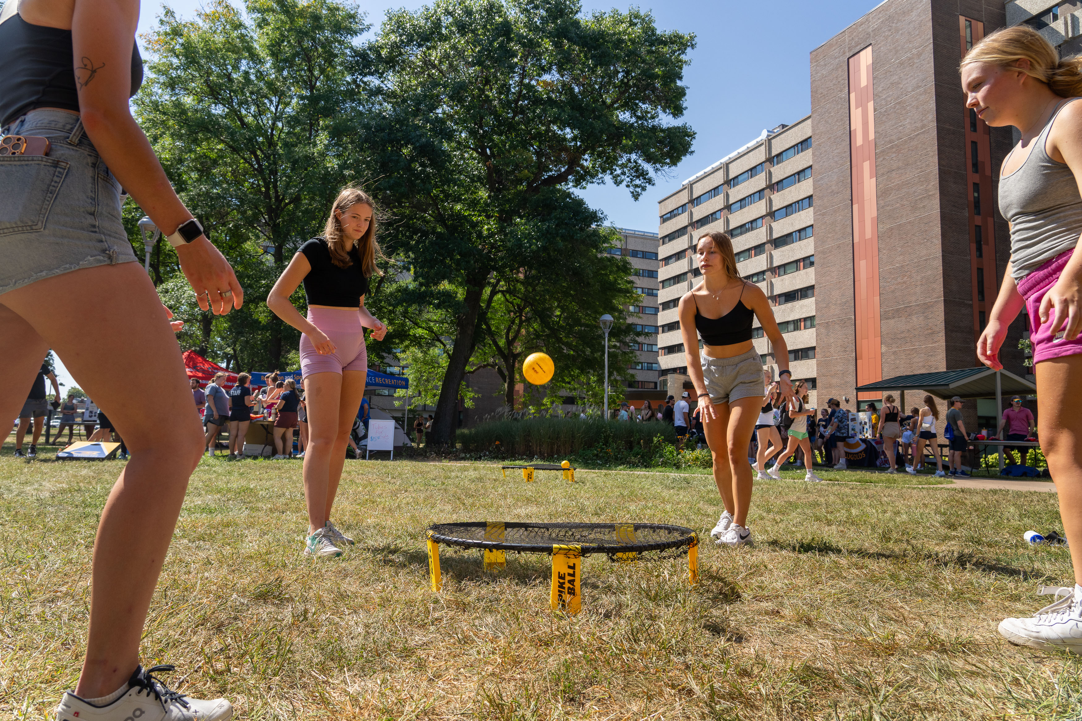 Students playing spikeball at Tour De Rec event on upper campus.