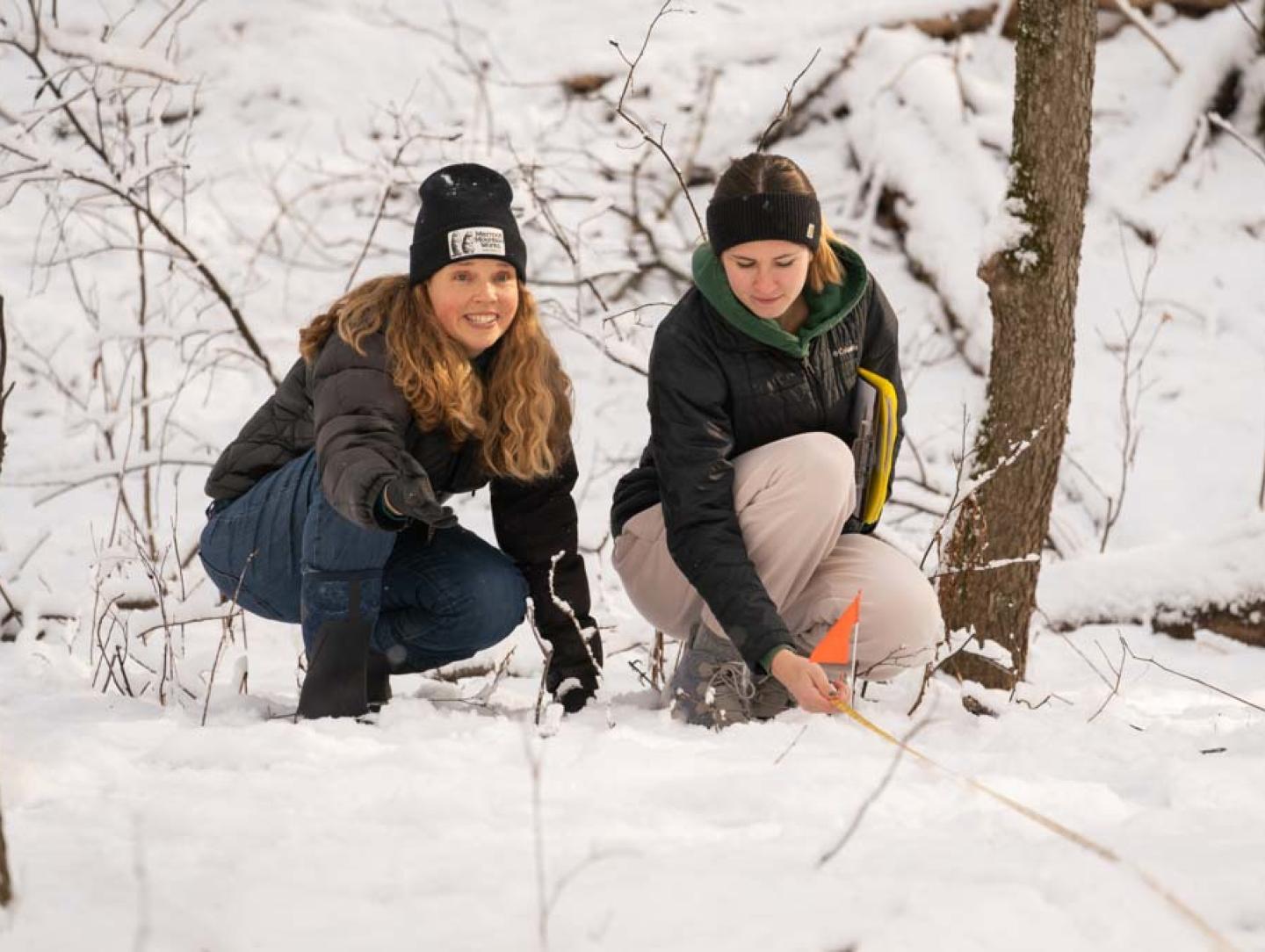 outdoor winter class biology Jennifer Smith faculty 