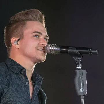 Hunter Hayes Singing