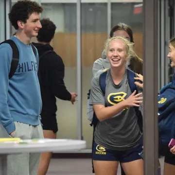 A group of students standing at the Honors Course Preview