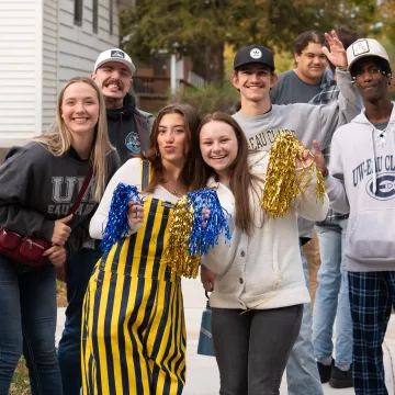 student HOCO parade watchers 2024