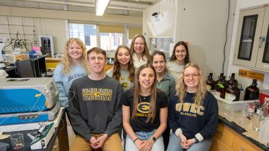 science lab with group of students and a faculty mentor
