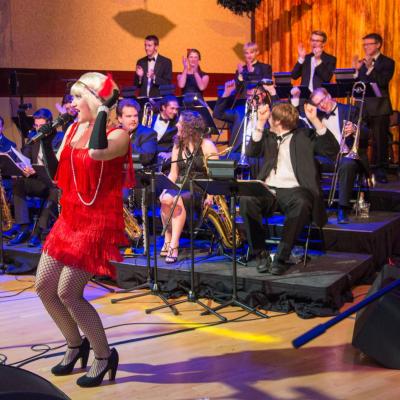 A performer wearing 1940’s era clothing sings at UW-Eau Claire’s Gatsby’s Gala.