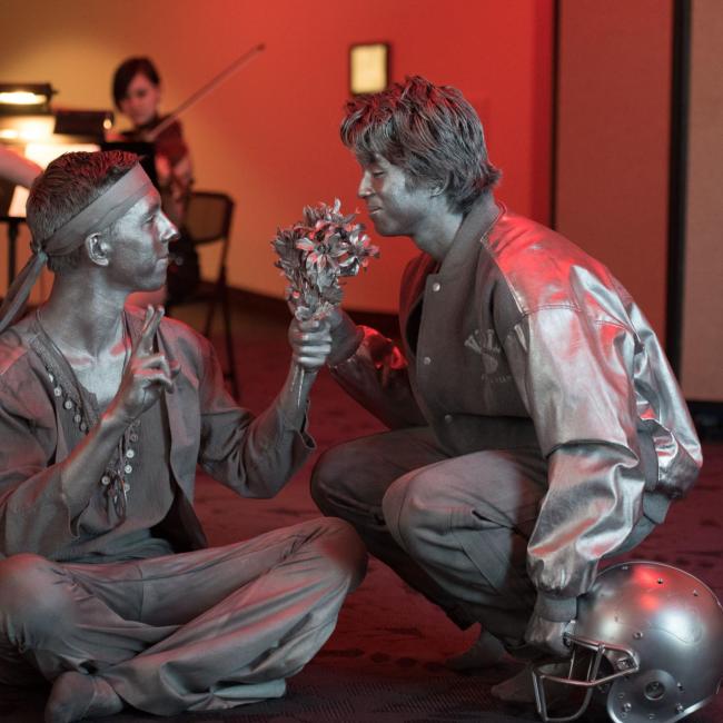 Actors as statues during the Viennese Ball.