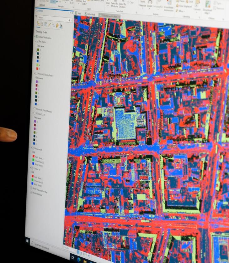 computer screen using geospatial analysis tech